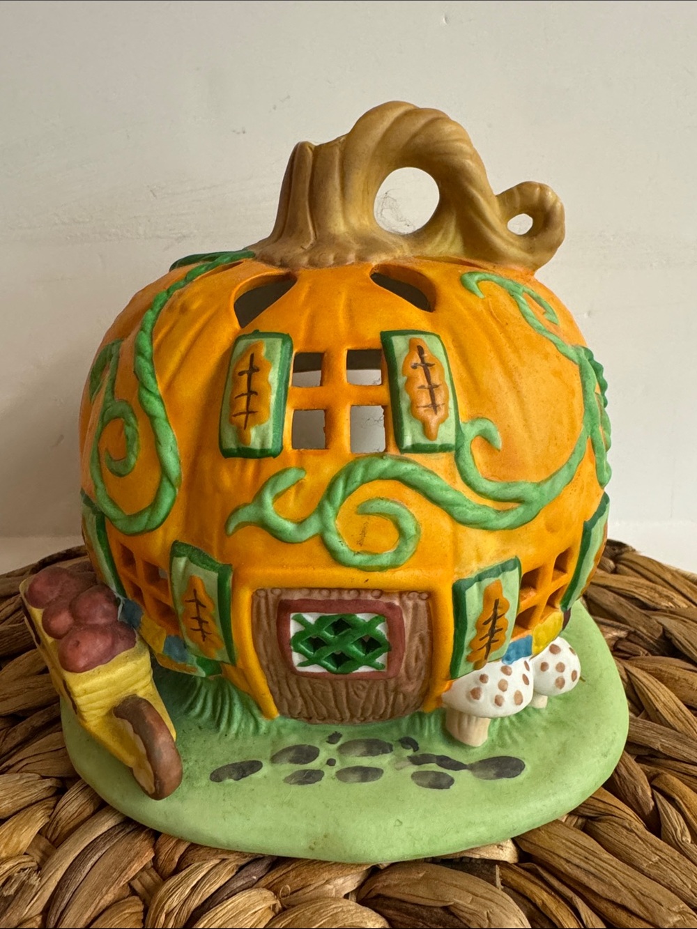 Vintage PartyLite Hand-Painted Ceramic Pumpkin Patch tea light.Orange + Green.